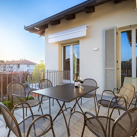 Palace Luxury Apartment *