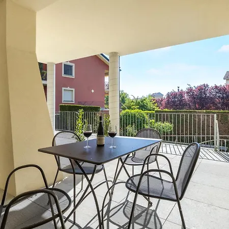 Palace Luxury Apartment *
