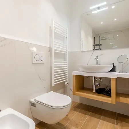 Palace Luxury Apartment *