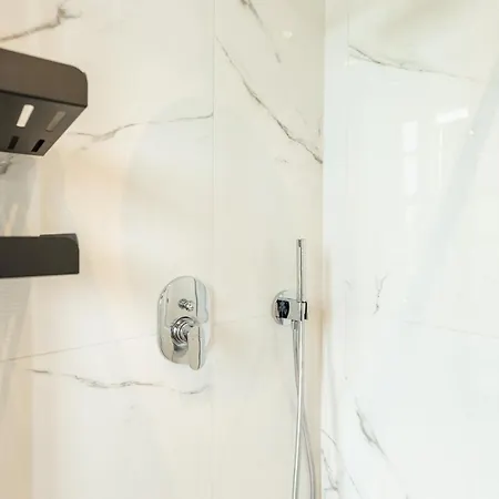 Palace Luxury Apartment *