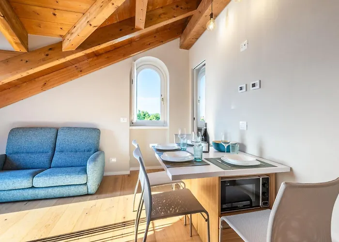 Palace Luxury Apartment *